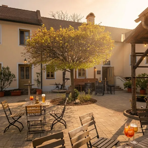Sommerabend im Gastgarten der Anzbacher Mühle
